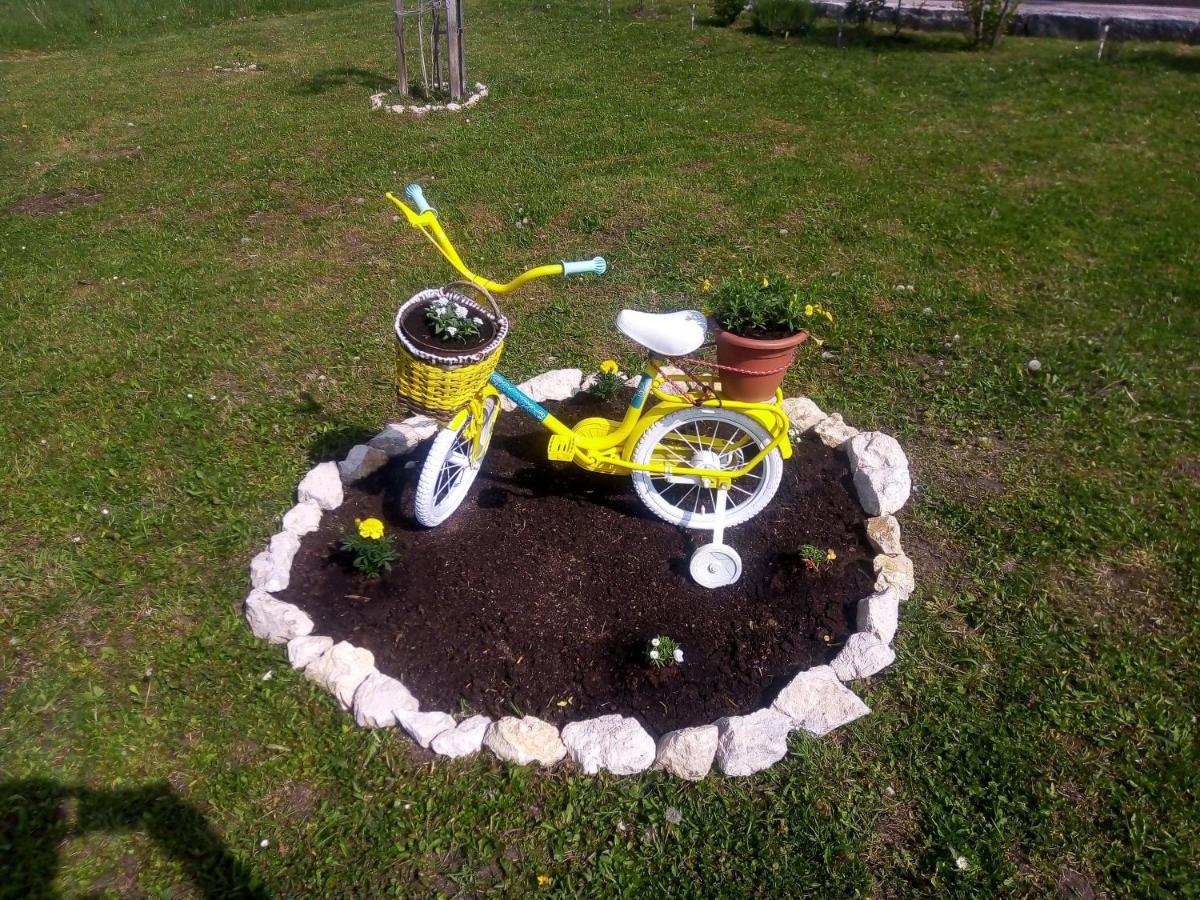 Yellow Rose Rakovica Exterior photo